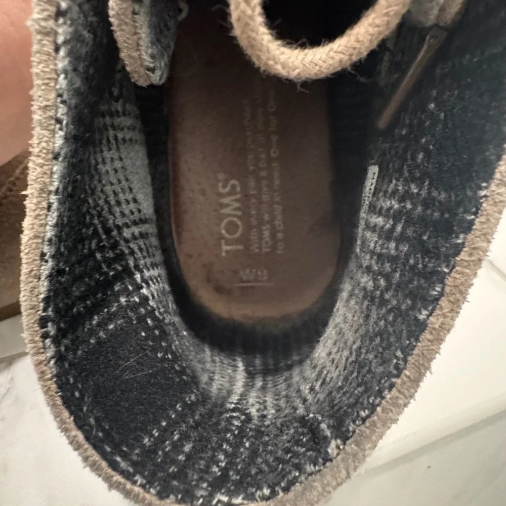 TOMS Womens 9 Suede Wedge Booties Taupe Lace Up Ankle Boots Boho Casual‎ Shoes
